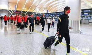 北京青年报：国足众将已经顺利抵达多哈，直接前往酒店接受新冠检测