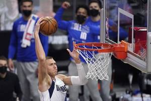 【直播吧评选】11月24日NBA最佳球员