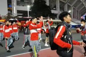 跟随记者镜头，来看看广州队本赛季在天河的最后一战