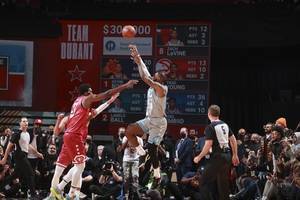 NBA将以詹姆斯队名义捐45万美元 以杜兰特队名义捐30万美元