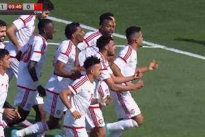 开场4分钟，黄嘉辉解围失误送乌龙助攻，U23国足0-1落后阿联酋U23