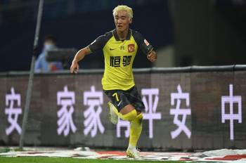 媒体人：韦世豪在热身赛中担任广州队队长