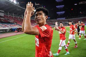 足球报：郑智不会缺少去处，多家中超俱乐部都对他感兴趣