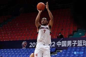 CBA夏联-广州轻取广厦 崔永熙9中6得到22分5板3助&祝铭震10分4板